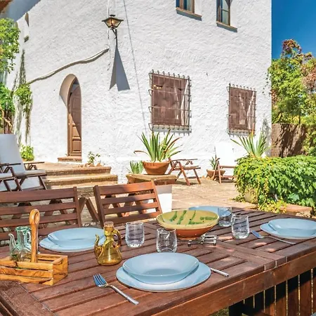 5 Bedroom Beautiful In *
