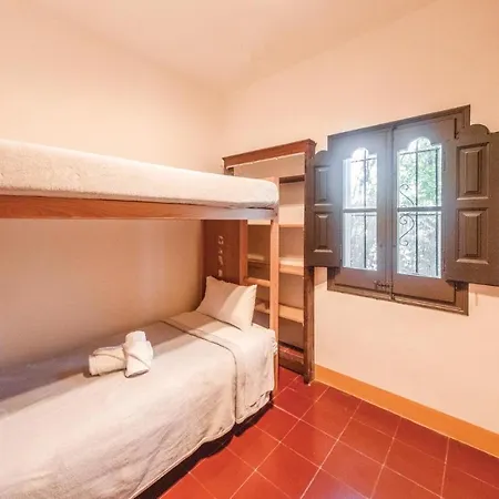 5 Bedroom Beautiful In