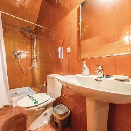5 Bedroom Beautiful In *