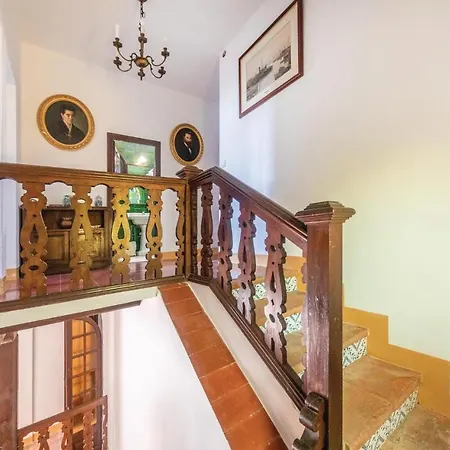5 Bedroom Beautiful In Holiday home *