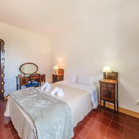 5 Bedroom Beautiful In Holiday home