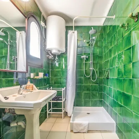 5 Bedroom Beautiful In *